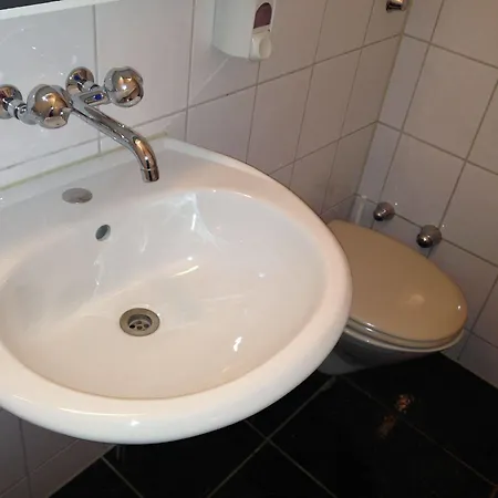 Center - Bellevue מלון 3*