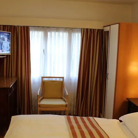 Center - Bellevue Hotel